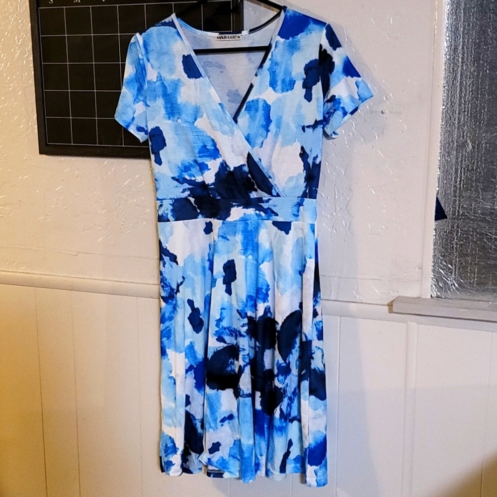 Blue and White Dress, MSBasic size M